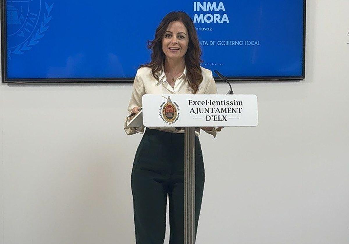 La portavoz municipal, Inma Mora, durante la presentación del proyecto del nuevo centro sociocultural de Jayton.