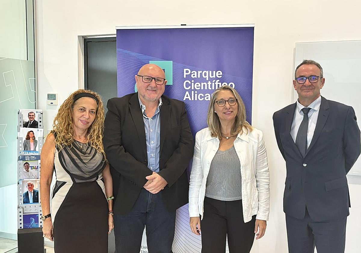Esaltia: Mercedes Lago, consultora de Saltia, Miguel Escortell, CEO de Esaltia, María Jesús Pastor, vicerrectora de la UA y Esteban Pelayo, gerente del PCA.