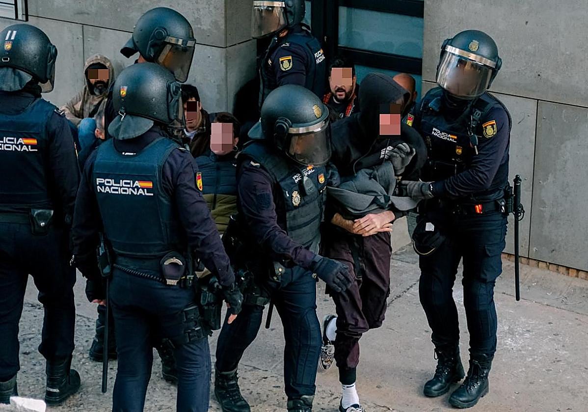 The National Police intervenes in an eviction, in an archive image.