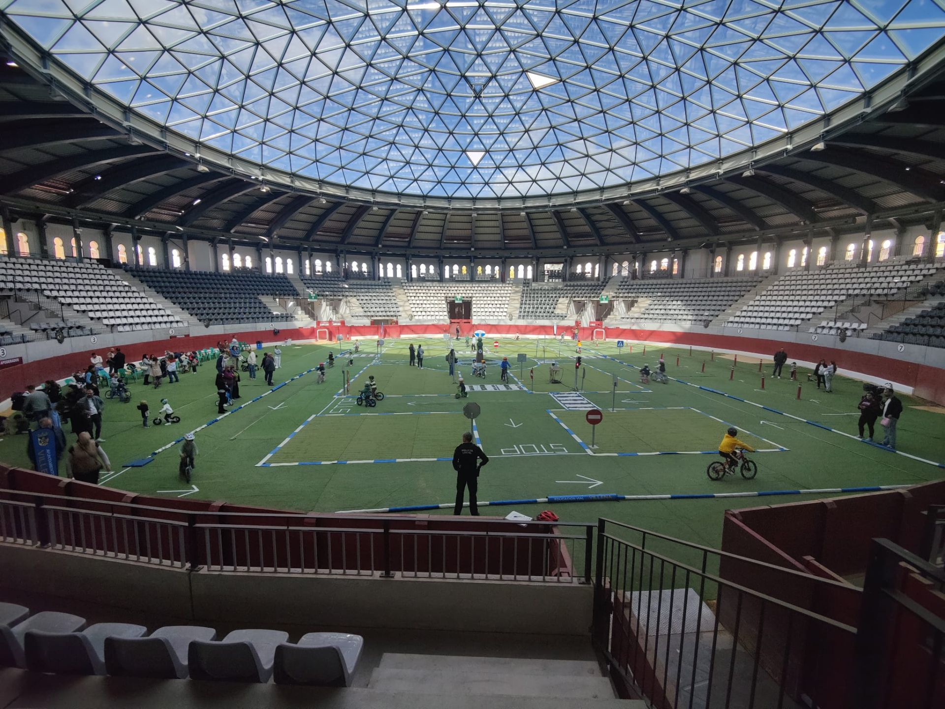 Circuito de educación vial instalado en la plaza de toros de Villena.