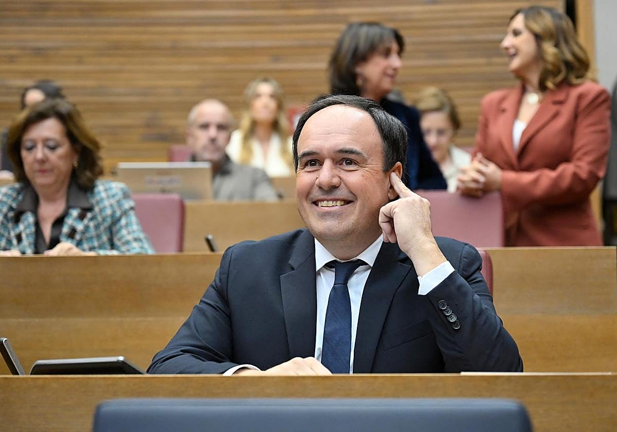 Pérez Llorca, este jueves, durante el debate de investidura.