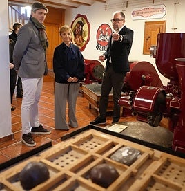 Marián Cano durante su visita a la fábrica de Chocolates Valor y a la IGP de Turrones de Jijona.