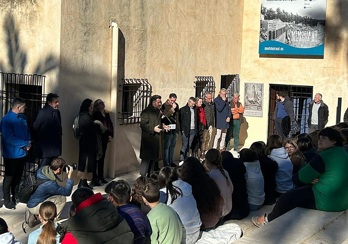Imagen principal - Vistas del interior del Museo del Agua, un recorrido inmersivo que muestra la evolución del patrimonio hídrico ilicitano.