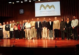 Foto de familia de todos los premiados.