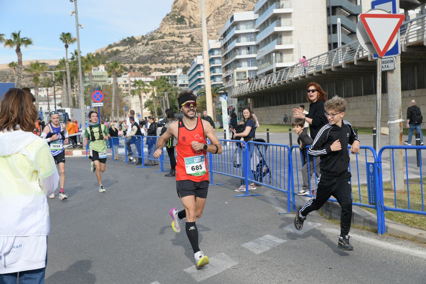 El éxito de la primera maratón Elche y Alicante augura futuras ediciones