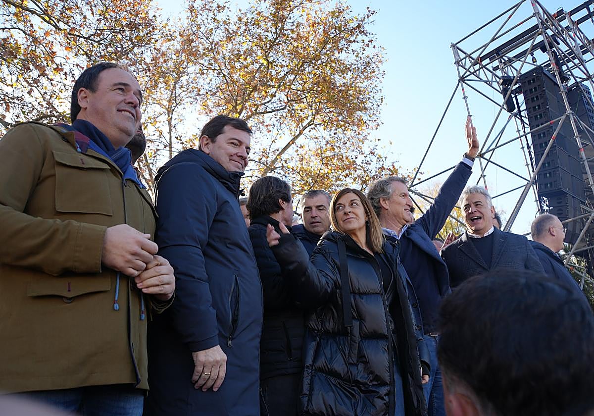 Pérez Llorca, with Mañueco, Sáenz de Buruaga, and Feijóo, at the Madrid demonstration.