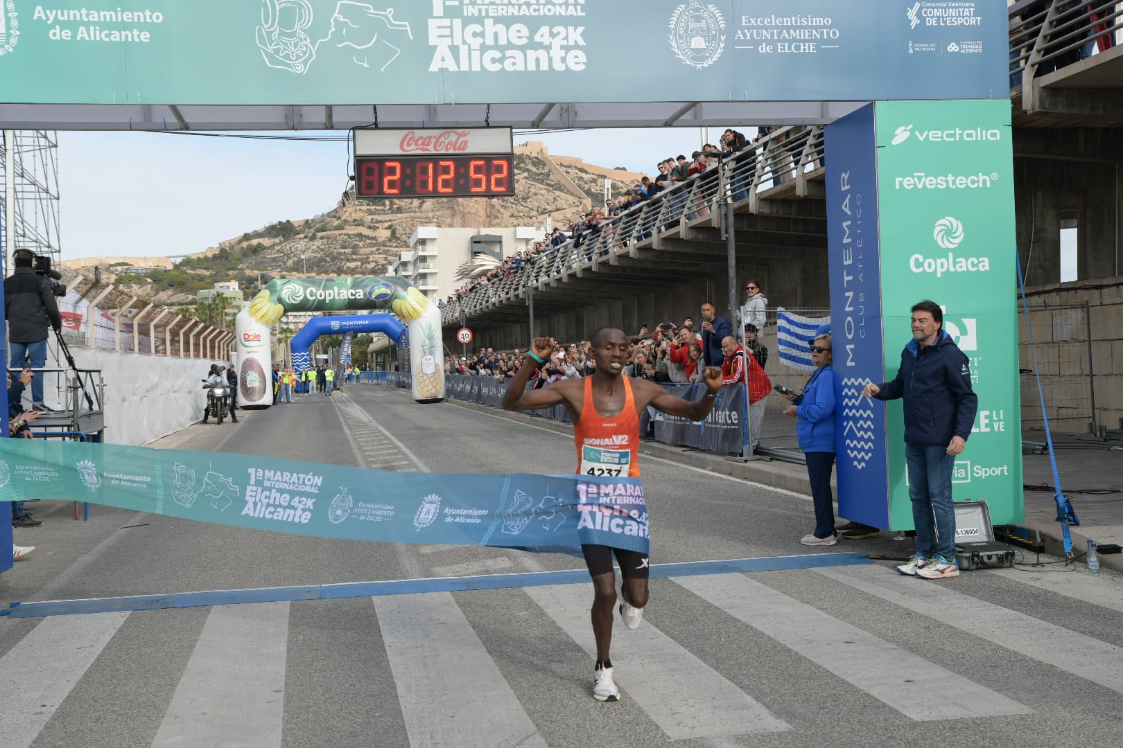 El éxito de la primera maratón Elche y Alicante augura futuras ediciones
