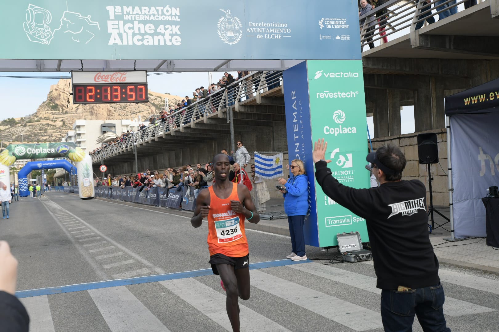 El éxito de la primera maratón Elche y Alicante augura futuras ediciones