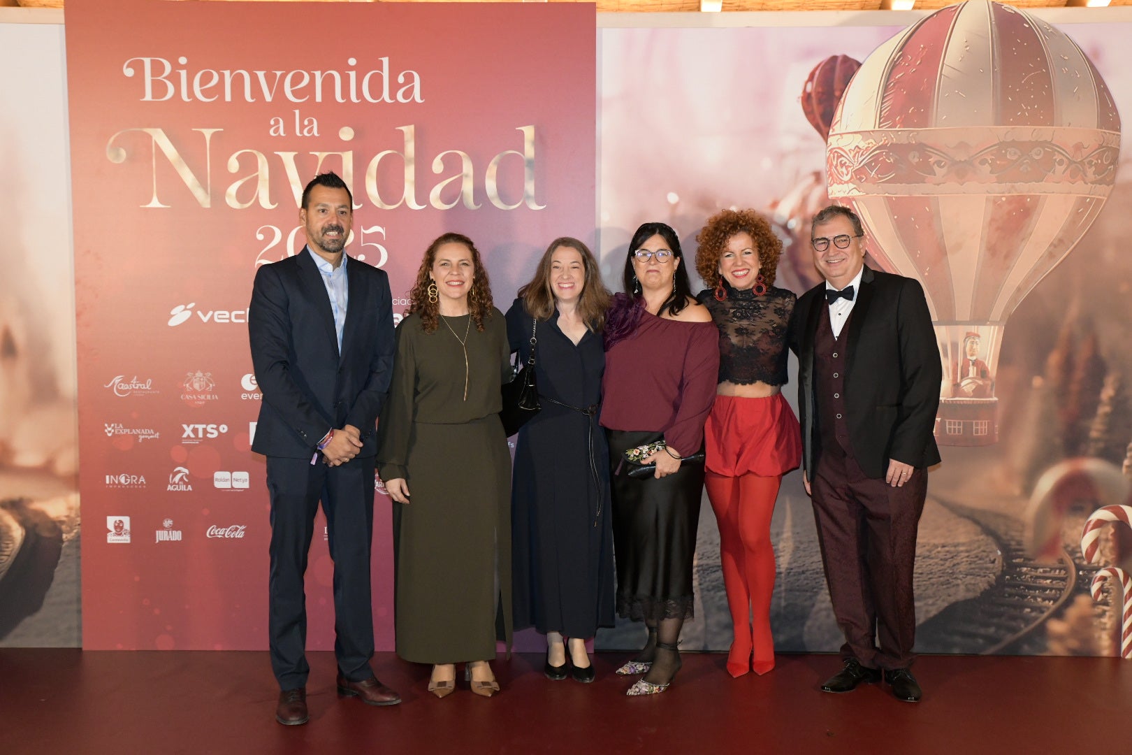 Cientos de asistentes dan la &#039;Bienvenida a la Navidad&#039; en la gala solidaria de Vectalia