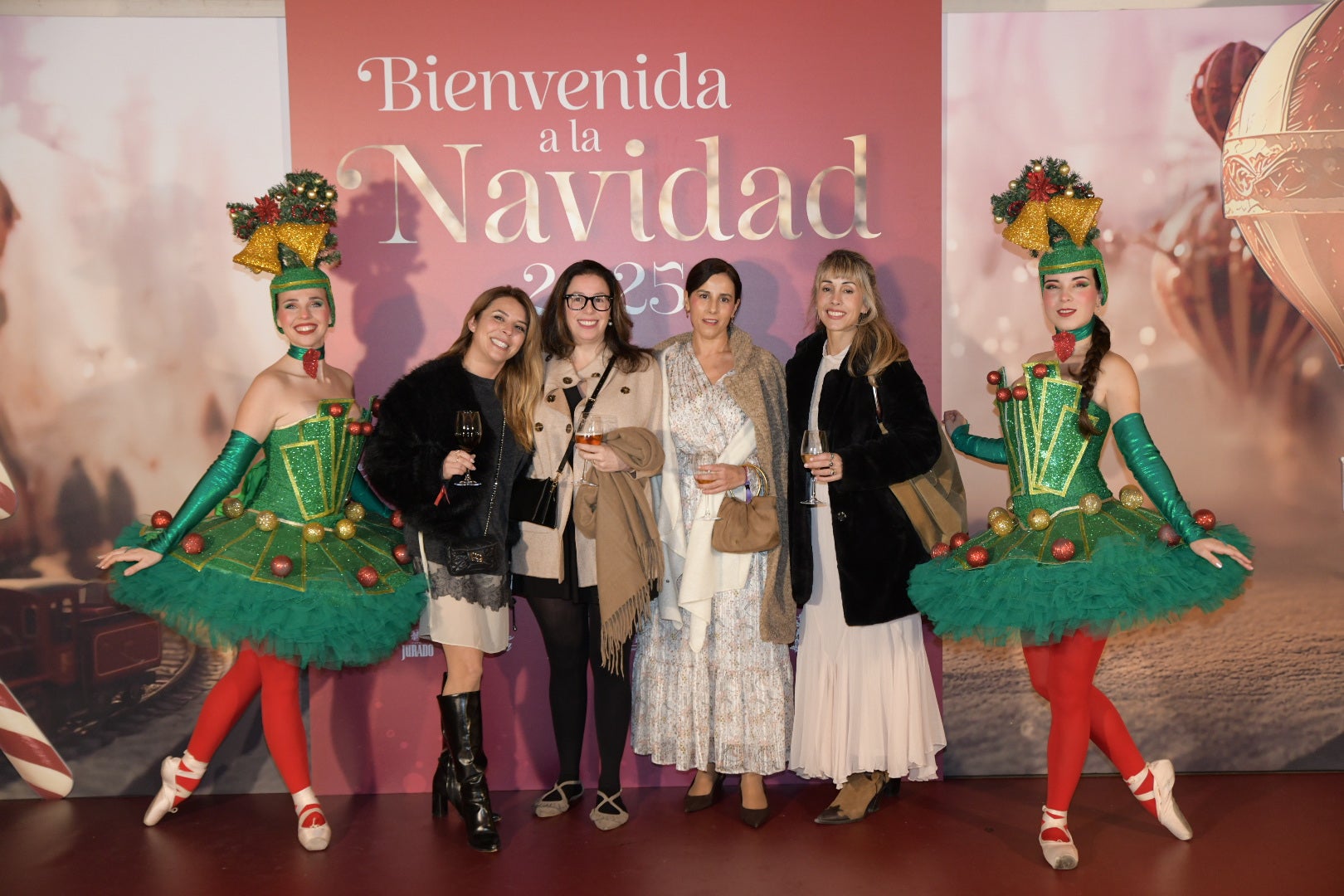 Cientos de asistentes dan la &#039;Bienvenida a la Navidad&#039; en la gala solidaria de Vectalia