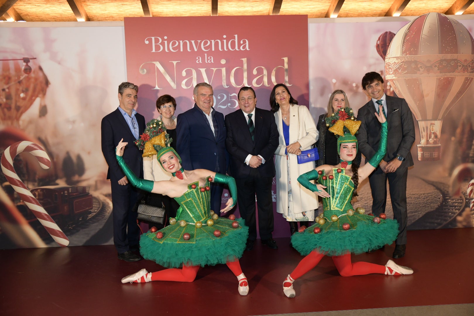 Cientos de asistentes dan la &#039;Bienvenida a la Navidad&#039; en la gala solidaria de Vectalia