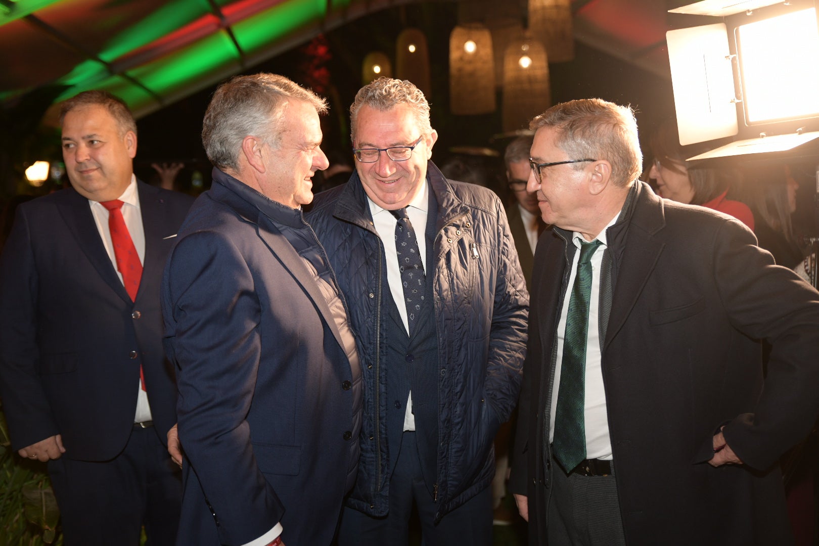 Cientos de asistentes dan la &#039;Bienvenida a la Navidad&#039; en la gala solidaria de Vectalia