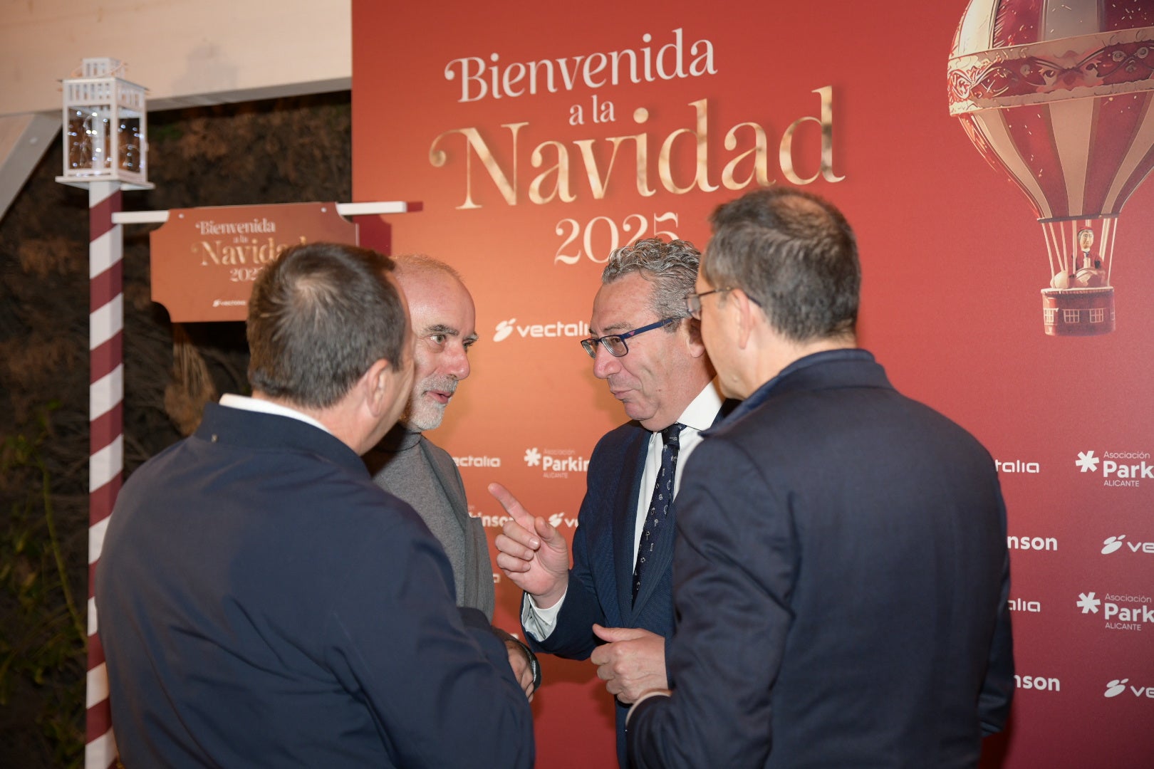 Cientos de asistentes dan la &#039;Bienvenida a la Navidad&#039; en la gala solidaria de Vectalia