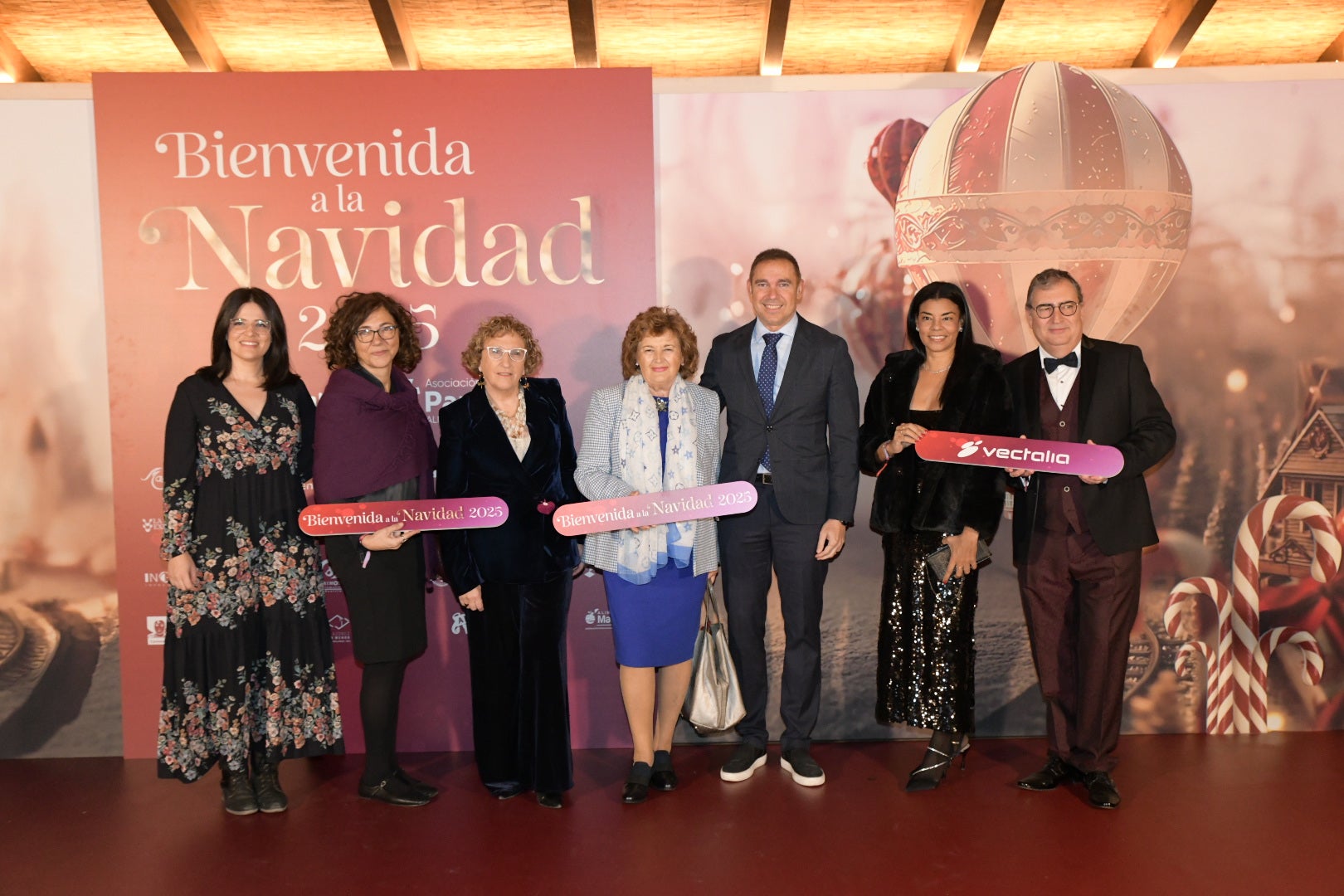 Cientos de asistentes dan la &#039;Bienvenida a la Navidad&#039; en la gala solidaria de Vectalia