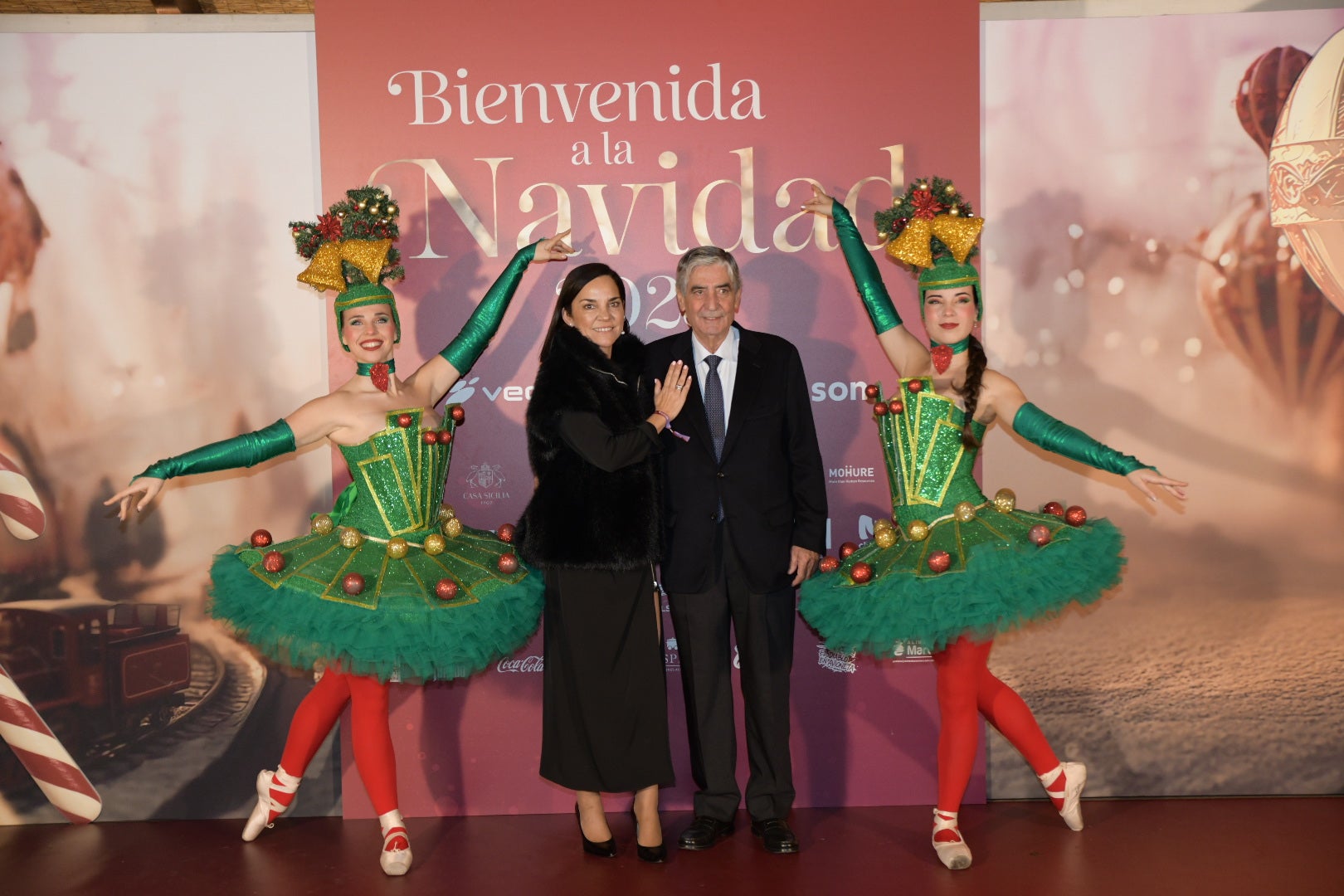 Cientos de asistentes dan la &#039;Bienvenida a la Navidad&#039; en la gala solidaria de Vectalia