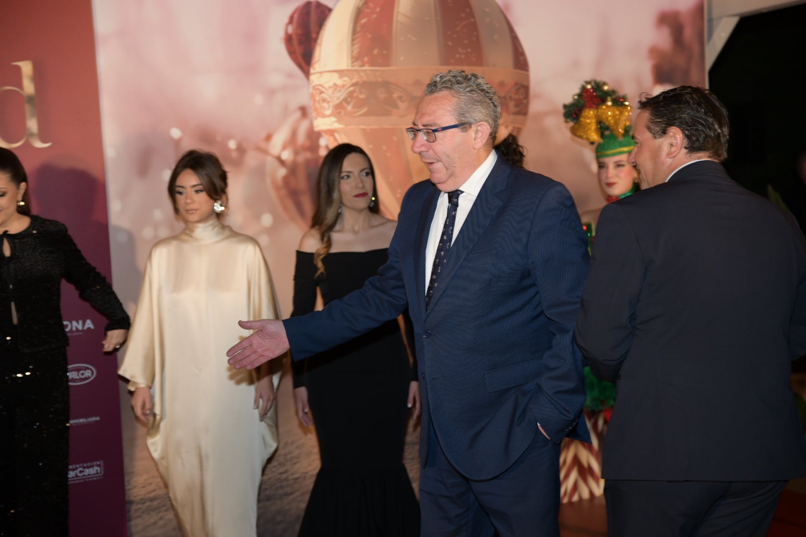 Cientos de asistentes dan la &#039;Bienvenida a la Navidad&#039; en la gala solidaria de Vectalia