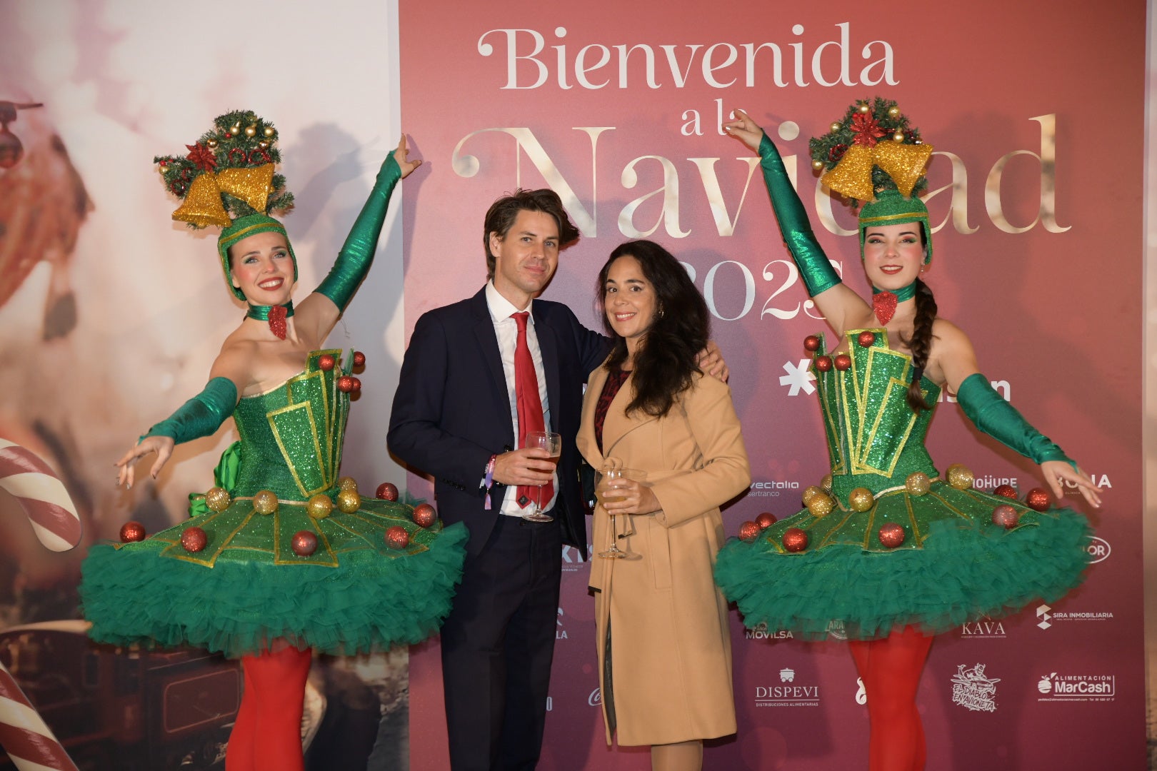 Cientos de asistentes dan la &#039;Bienvenida a la Navidad&#039; en la gala solidaria de Vectalia
