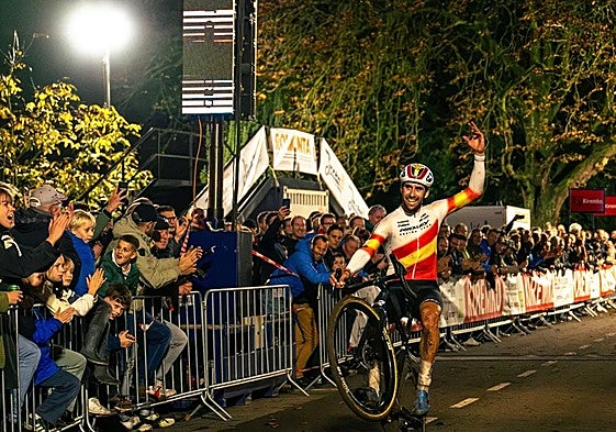 Felipe Orts celebra en Woerden la que fue su 50ª victoria profesional