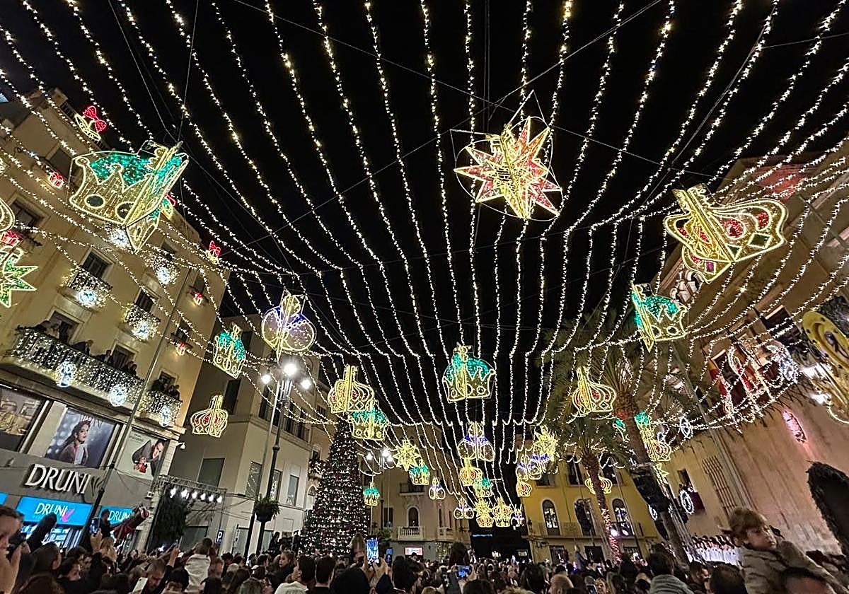 Momento del encendido en la Plaça de Baix.