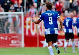 Fran Sol celebra con rabia su gol en Tarragona.