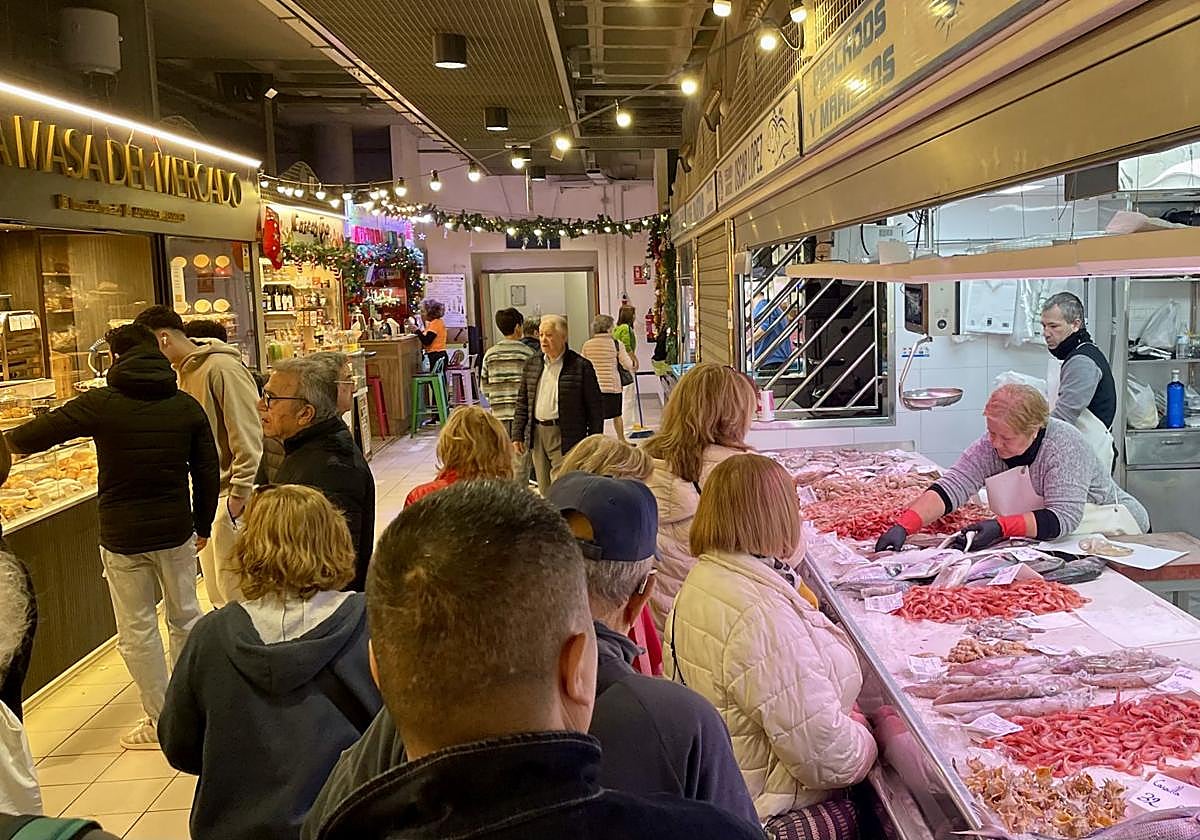 Compras en el Mercado Central de Alicante.