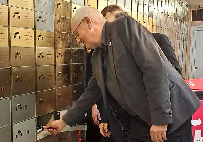 Depósito del legado de Juan Chabás en la Caja de las Letras.