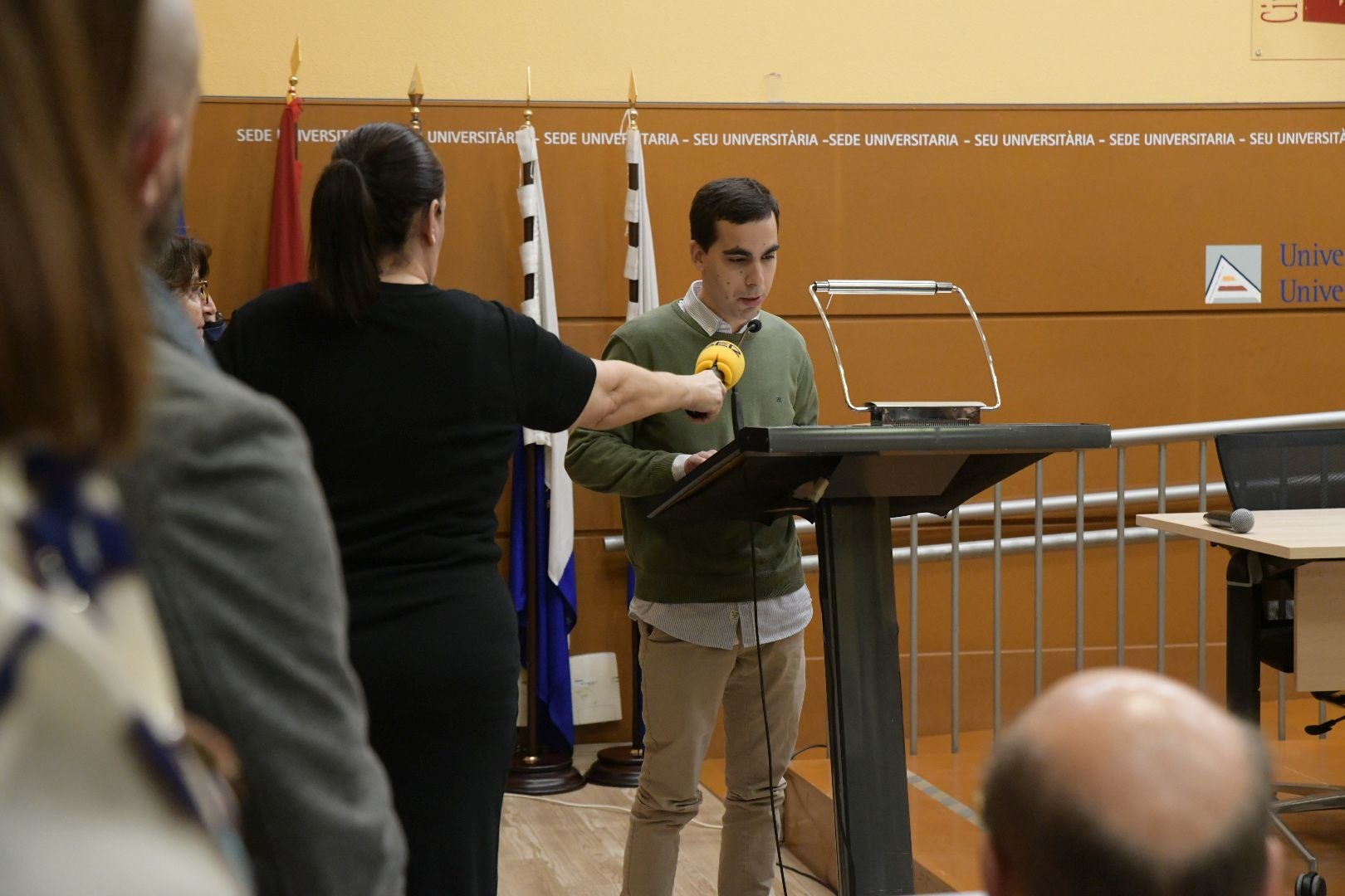 Alicante celebra el Día de la Constitución con una masiva lectura pública en la Sede Universitaria