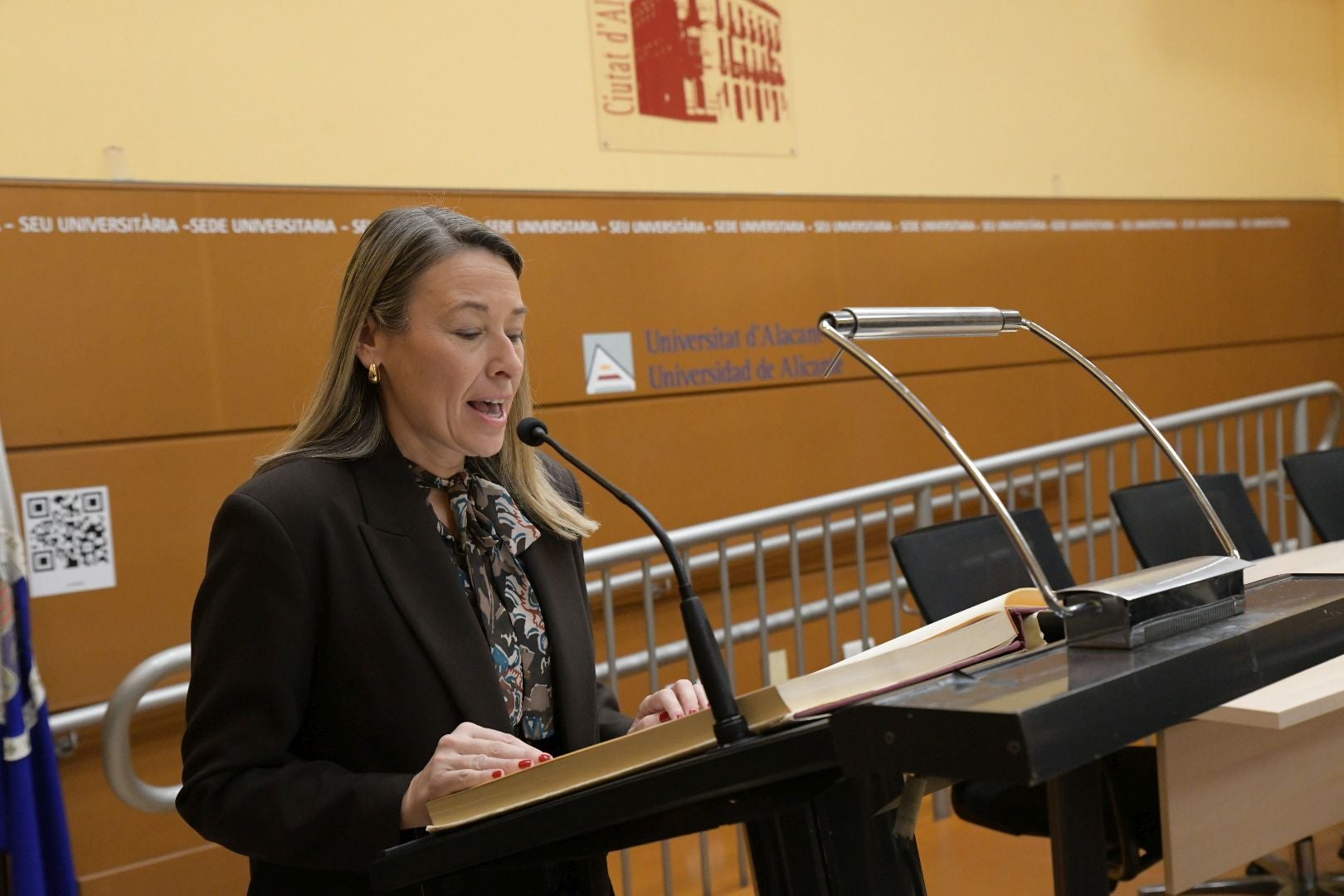 Alicante celebra el Día de la Constitución con una masiva lectura pública en la Sede Universitaria