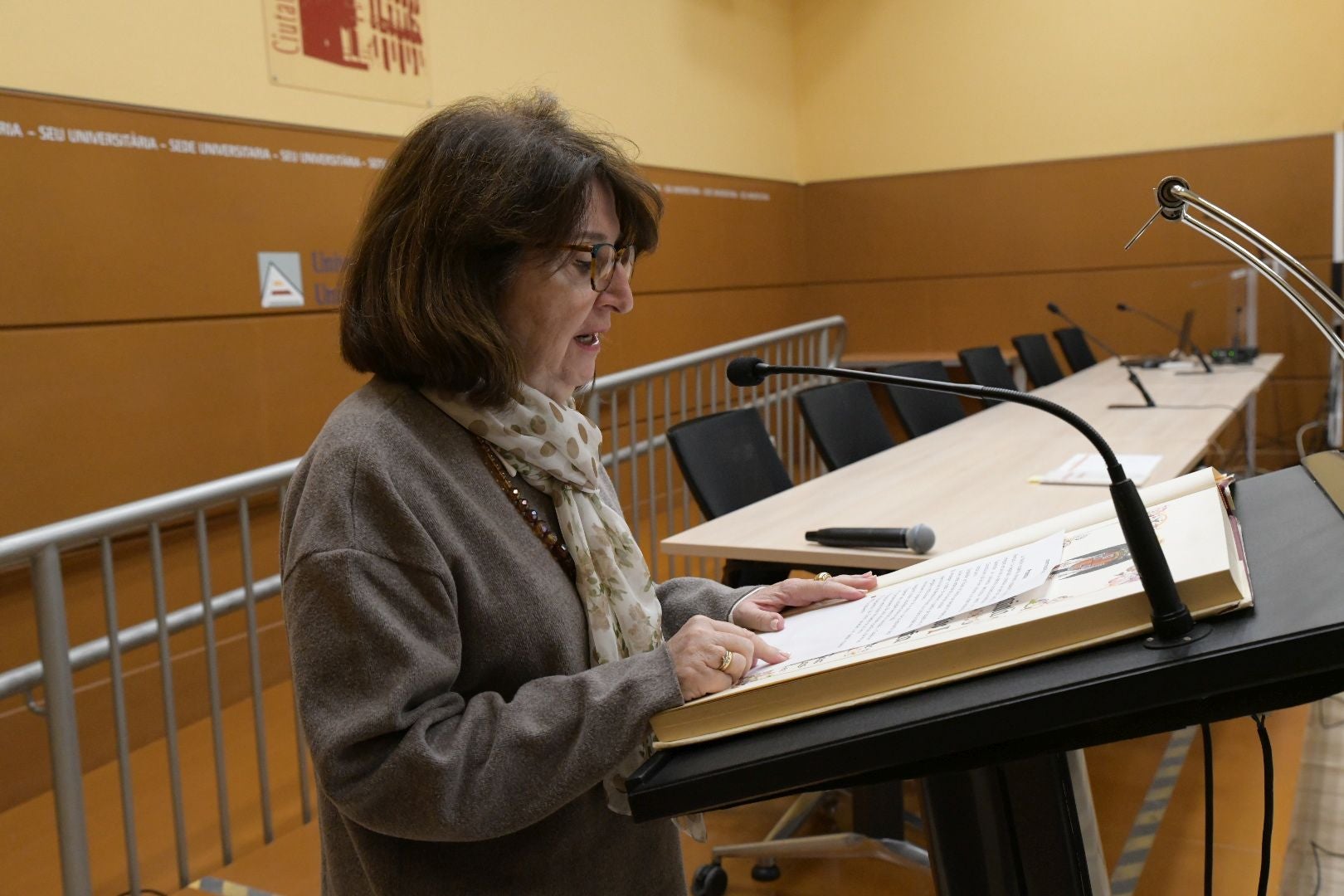 Alicante celebra el Día de la Constitución con una masiva lectura pública en la Sede Universitaria