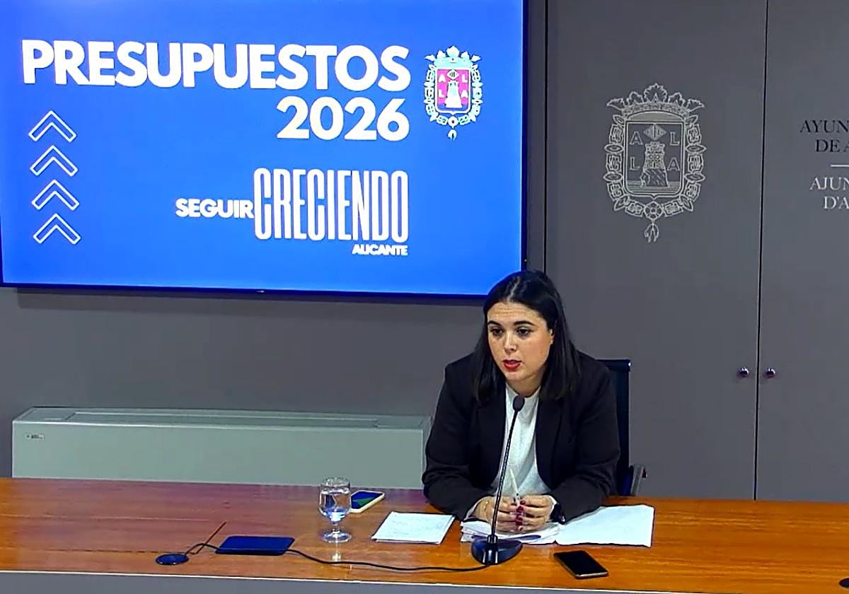 La concejala de Hacienda, Nayma Beldjilali, presenta los Presupuestos 2026.