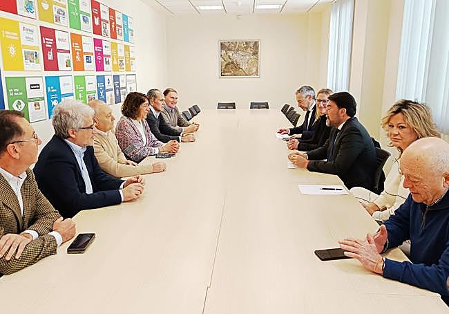 Luis Barcala con los presidentes de las EGM de las Áreas Industriales.