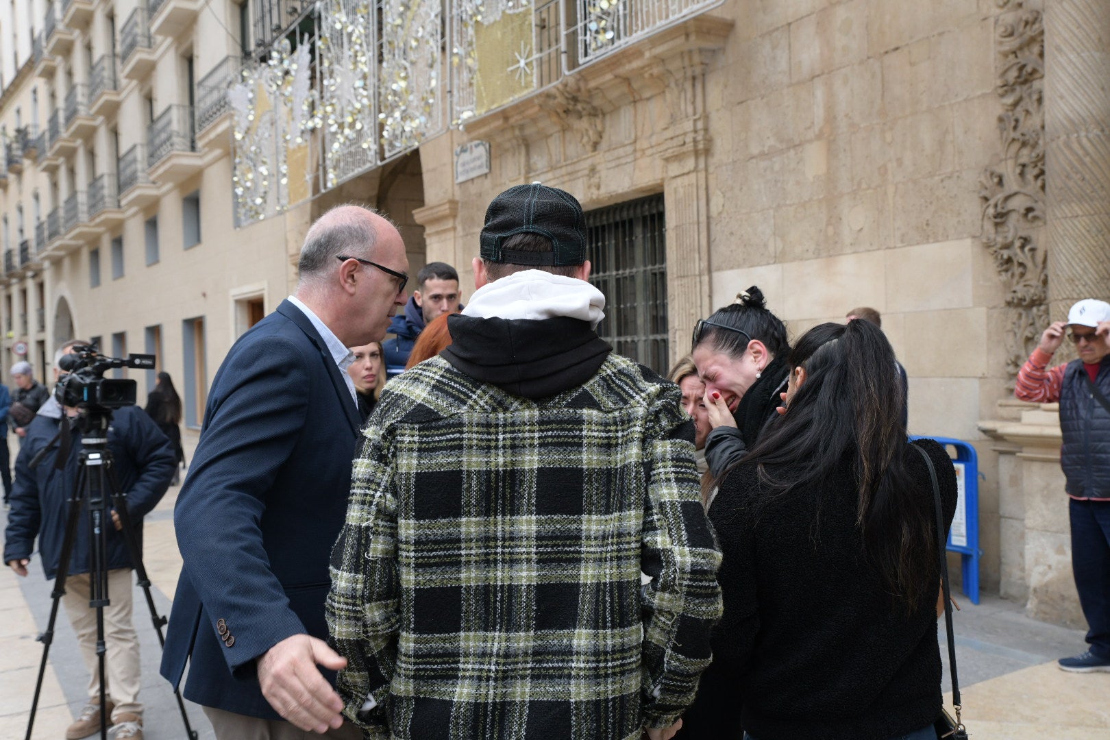 FOTOS | Minuto de silencio por la muerte de Oriana en Alicante