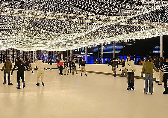 Pista de patinaje sostenible en el puerto de Alicante.