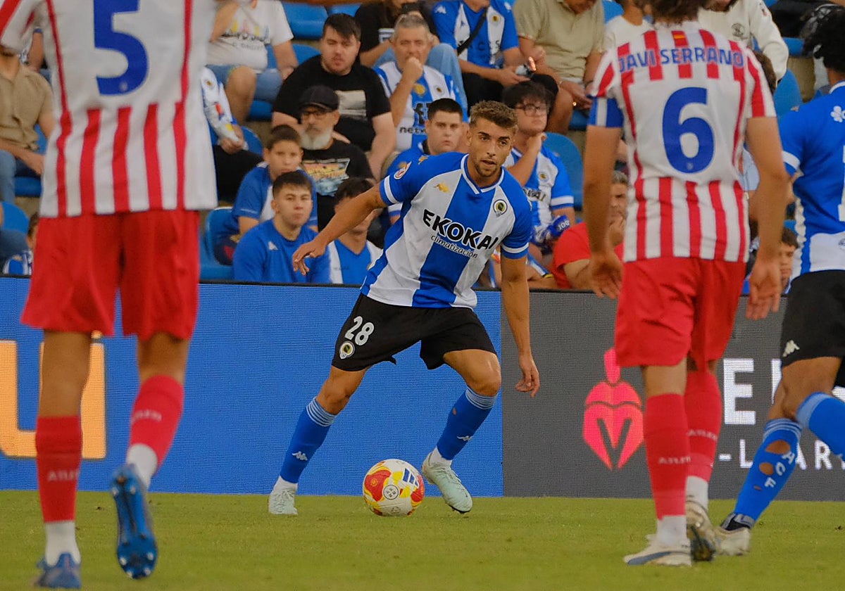 Galvañ drives the ball against Atlético Madrileño.