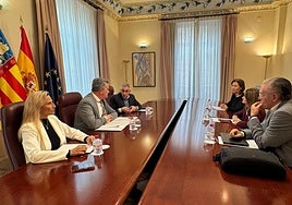 Reunión entre representantes de las diferentes consellerias involucradas en la medida.