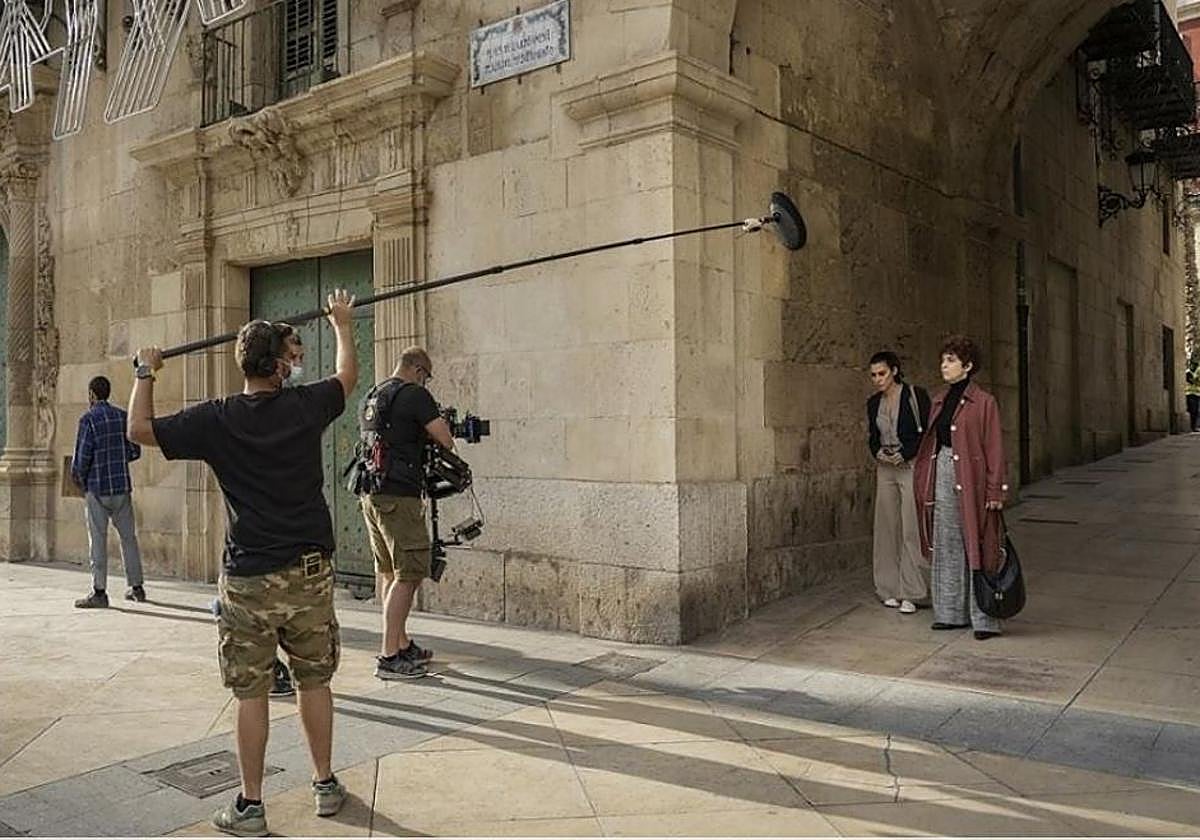 Imagen de un rodaje por las calles de Alicante.