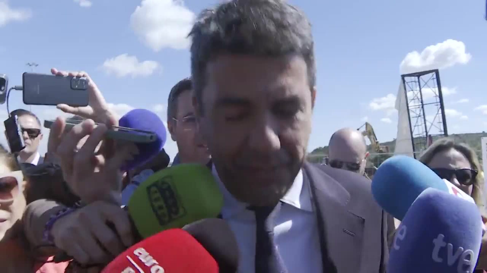 Mazón destaca la renovación del GP de Valencia aunque no atiende a los medios