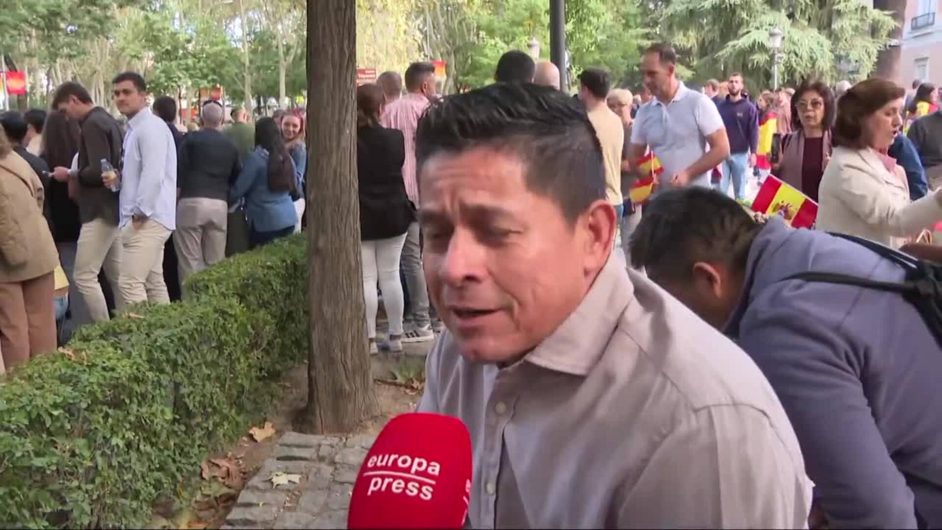 Miles de personas arropan a las Fuerzas Armadas en un desfile del 12 de Octubre