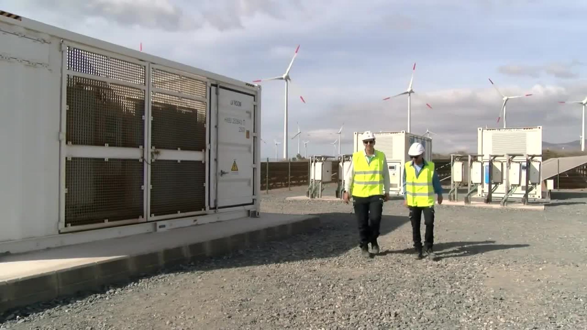 Endesa inaugura en Gran Canaria su primera planta solar hibridada con baterías de litio