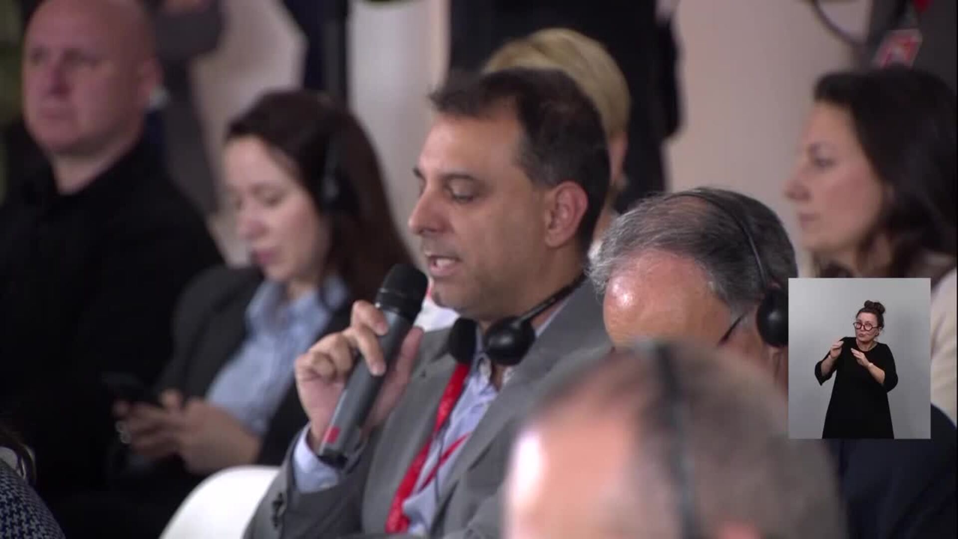 Sánchez niega que Hernando le informara del contenido de la reunión con Leire Díez en Ferraz