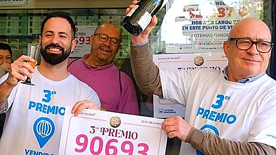La ventanilla que repartió 10 millones en la playa de San Juan se encomienda al Niño y roza el 'no hay billetes'