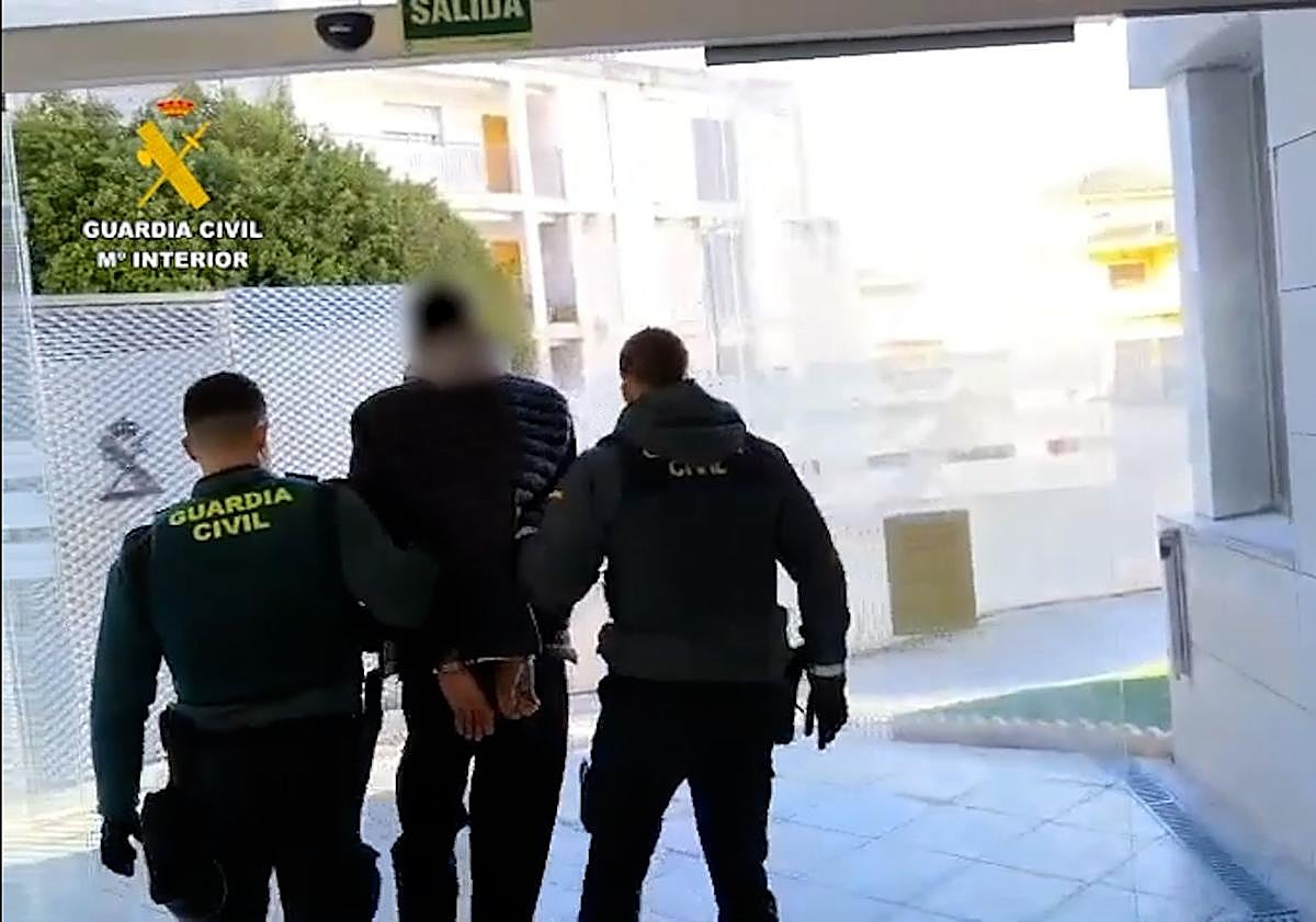 Detenidos tres varones por una oleada de robos en la Vega Baja ...