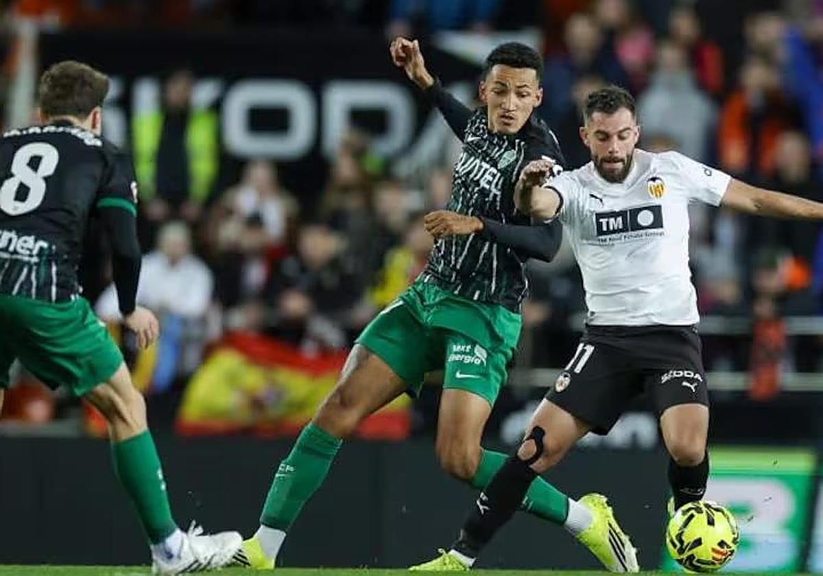 Elche y Valencia se citan en un duelo directo por la permanencia ...
