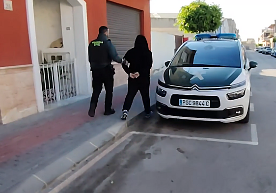 Detenido en Dolores por estafar a tres víctimas mediante falsos SMS de un banco