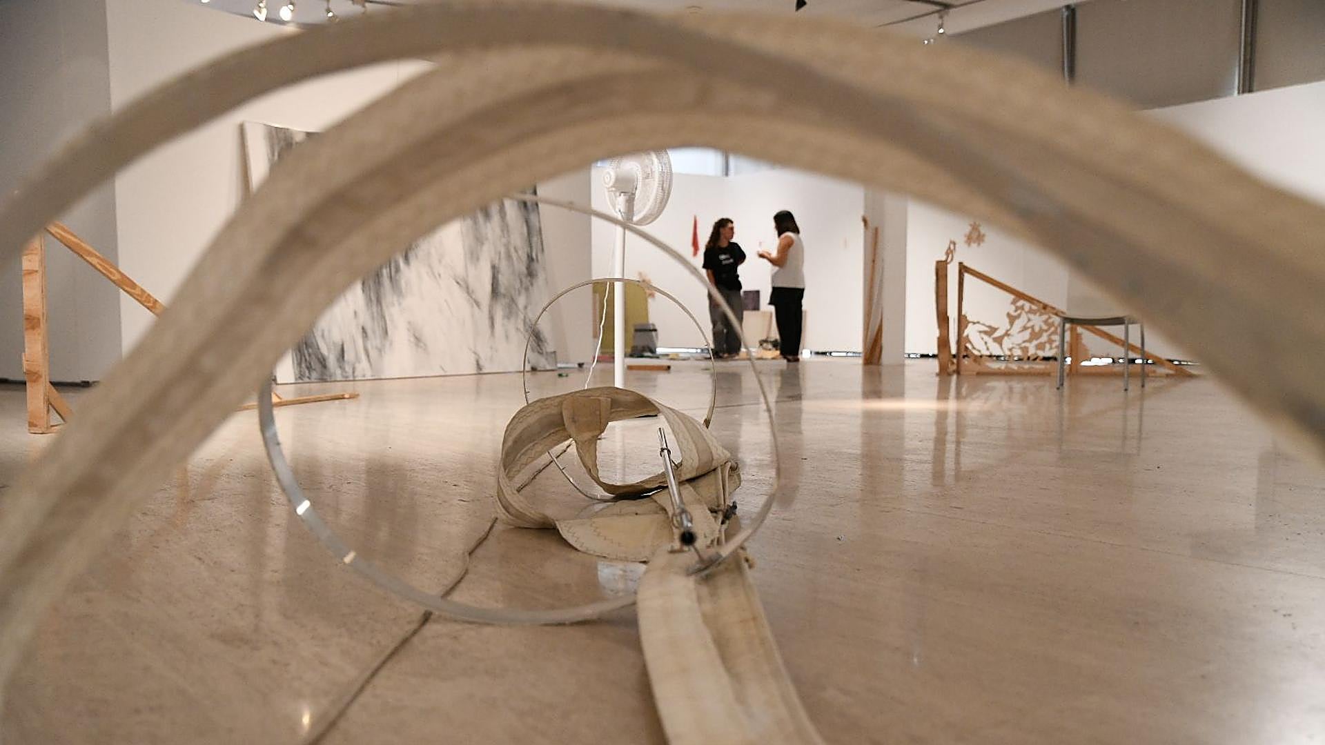 Siete artistas convierten el Museo de la Universidad de Alicante en su taller