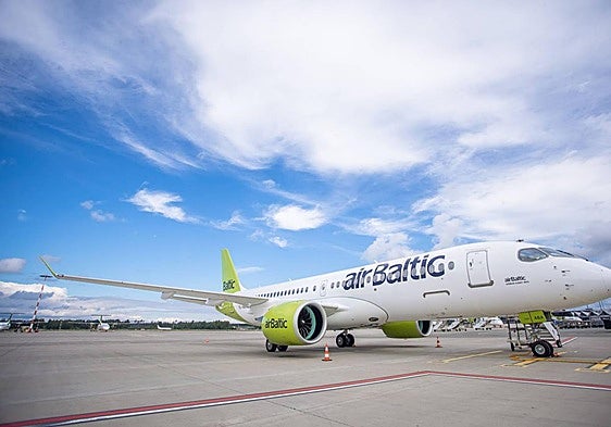 Air Baltic mantendrá los vuelos directos entre Alicante y Letonia pese a entrar en bancarrota por el alza del combustible