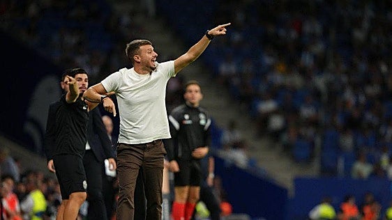 Martín Anselmi: «La primera victoria no podía llegar de otra forma que a lo Elche»