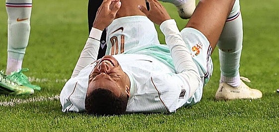 Mbappé injury alarm: 'It does not look good'