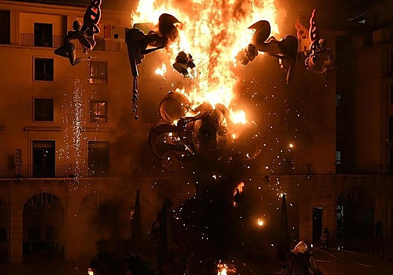 Cremà de la foguera oficial de Alicante.
