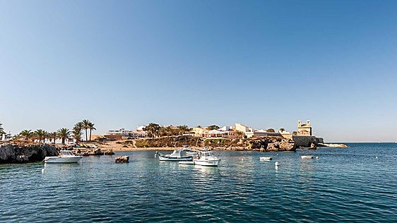 Tres barcos al día también en invierno para conectar la isla de Tabarca con tierra firme